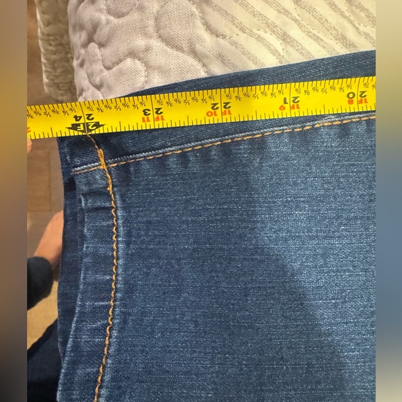 Tahari  button fly jeans Amelia skinny size 4 - Picture 6 of 6